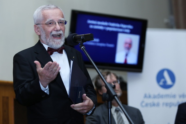 Redaktor časopisu Vesmír Jan Boháček. Foto AV ČR.