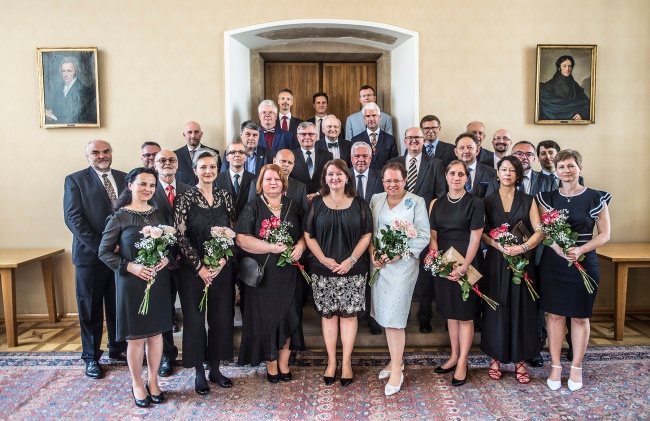 Univerzita Karlova má třicet nových profesorek a profesorů.