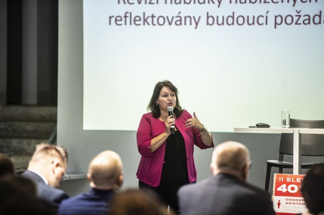 Profesorka Milena Králíčková, předsedkyně České konference rektorů, rektorka Univerzity Karlovy