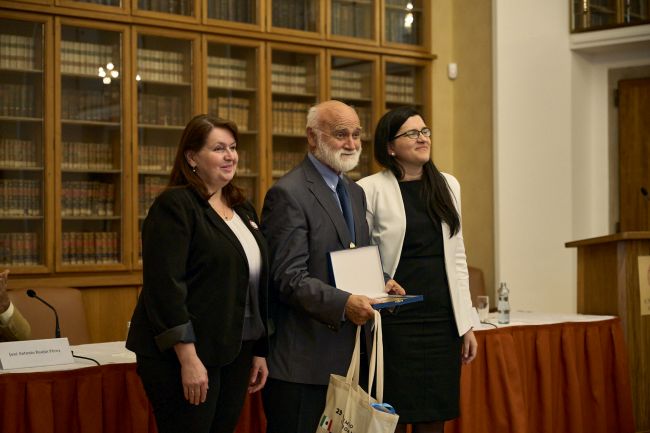 Profesor Josef Opatrný působí ve Středisku ibero-amerických studií na FF UK.