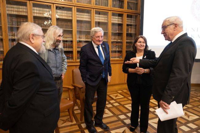 Daniel Kroupa, Miroslav Petříček, Jan Palouš, Milena Králíčková a Martin Palouš (zleva).